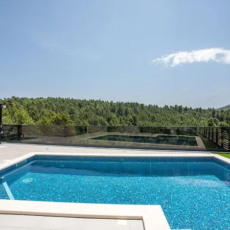 Nina - Heated Pool - Near Omis Villa *