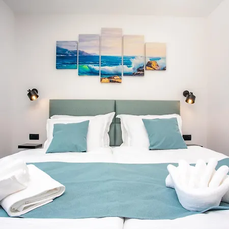Nina - Tugare, Omis Villa