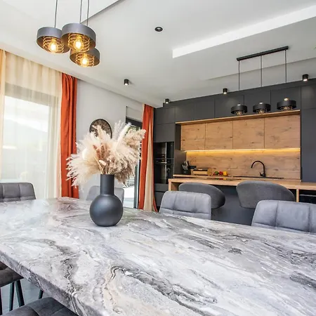 Villa Nina - Heated Pool - Near Omis *