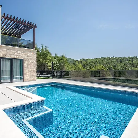 Villa Nina - Heated Pool - Near Omis Tugare