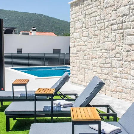 Nina - Heated Pool - Near Omis * Tugare