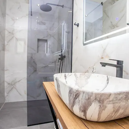 Villa Nina - Heated Pool - Near Omis