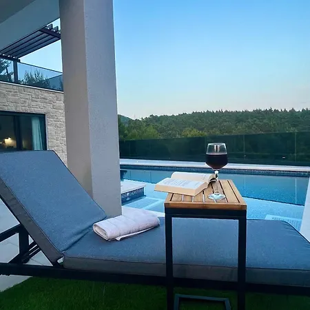 Nina - Heated Pool - Near Omis Tugare