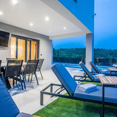 Nina - Heated Pool - Near Omis Villa