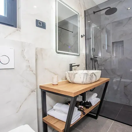 Villa Nina - Heated Pool - Near Omis