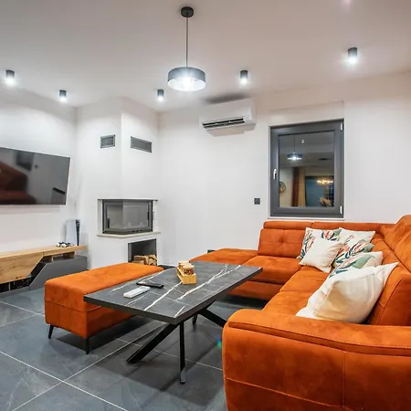 Villa Nina - Heated Pool - Near Omis