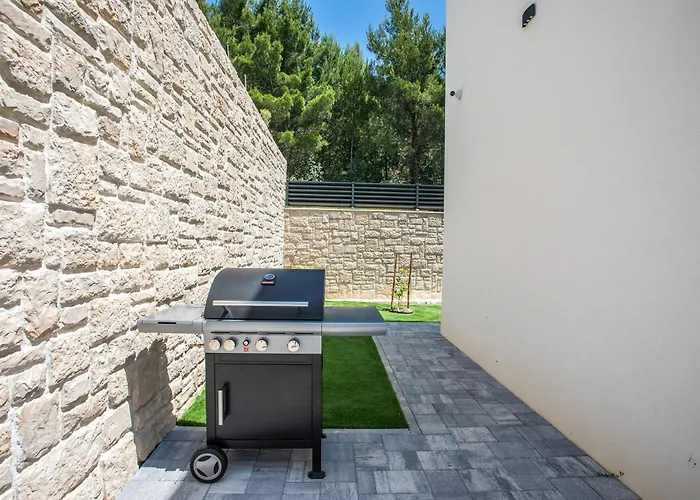 Nina - Heated Pool - Near Omis