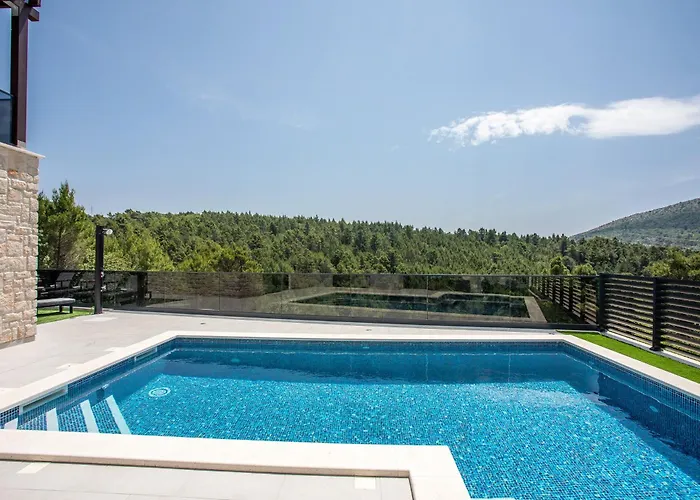 Nina - Heated Pool - Near Omis 빌라 *