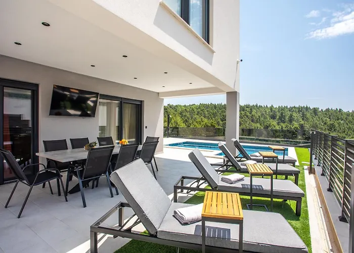 Nina - Heated Pool - Near Omis *