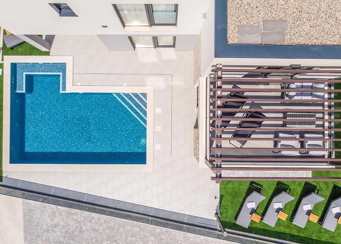 Nina - Heated Pool - Near Omis 빌라 Tugare